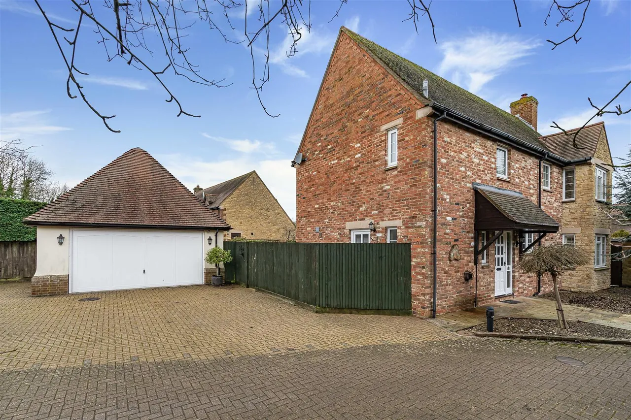 The Woodlands, Chesterton, photo 14