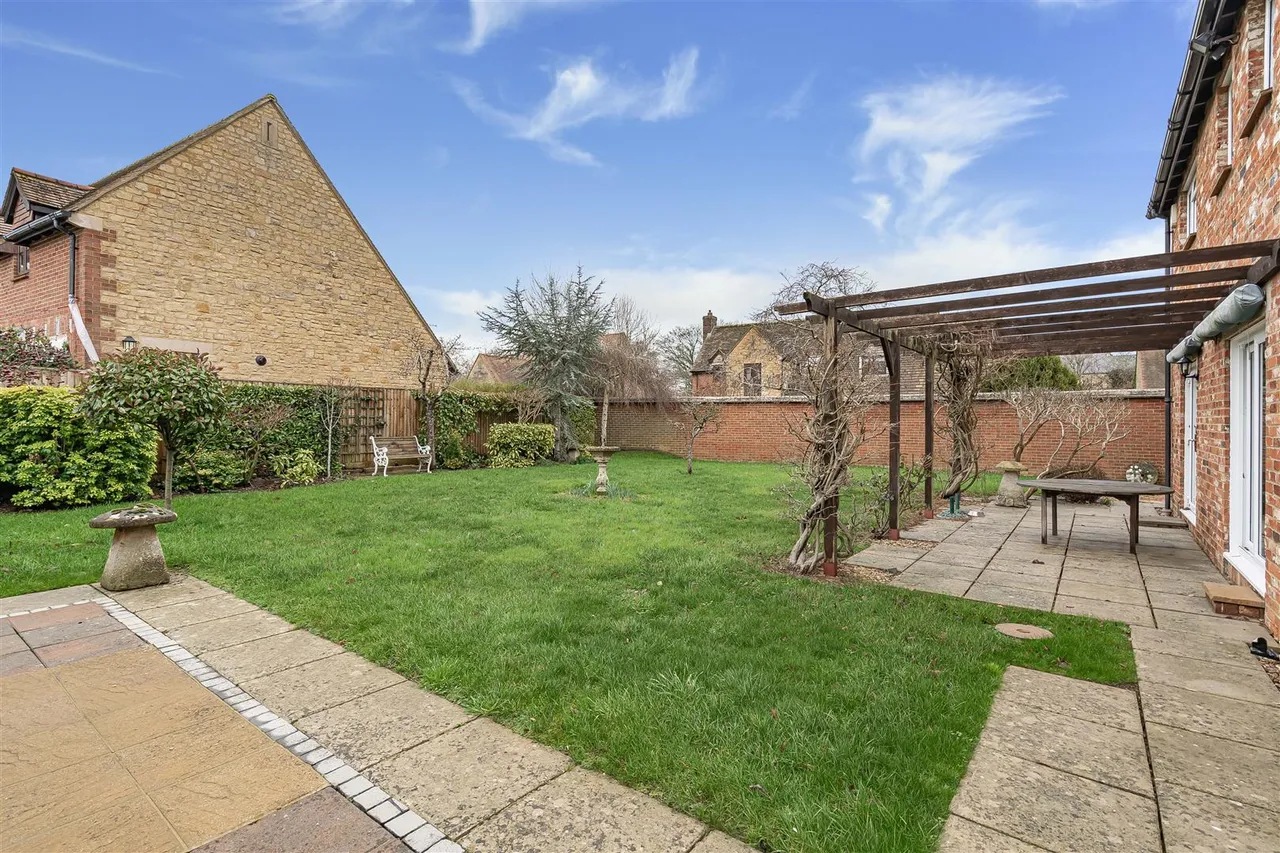 The Woodlands, Chesterton, photo 9