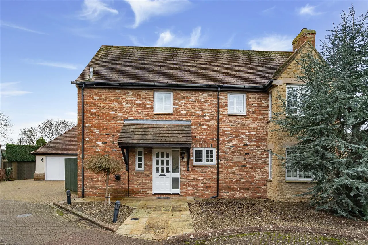 4 bed house for sale, The Woodlands, Chesterton