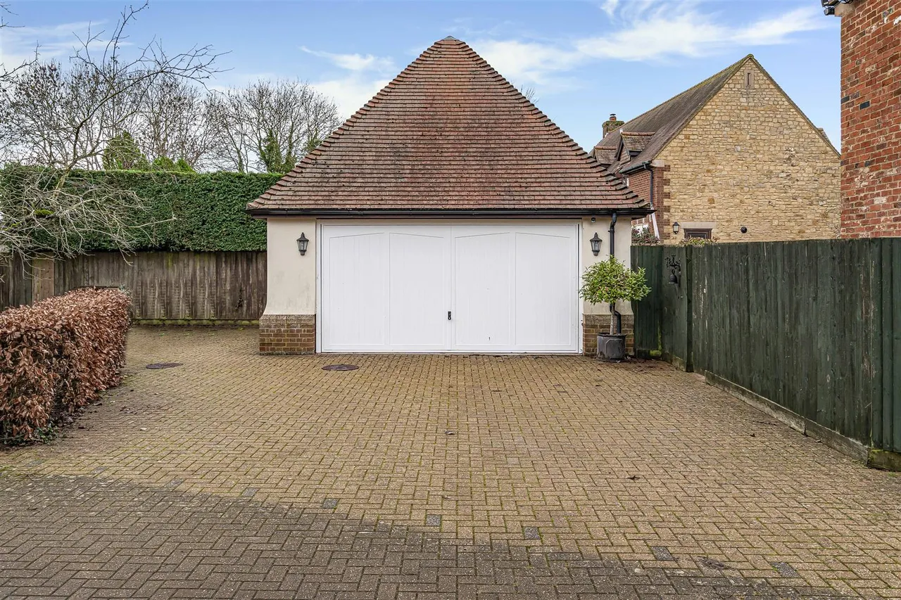 The Woodlands, Chesterton, photo 11