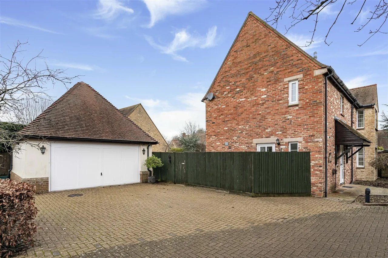 The Woodlands, Chesterton, photo 25