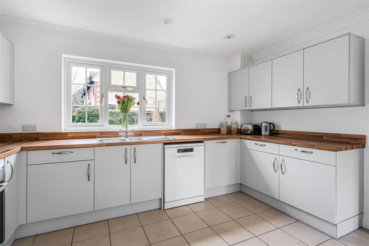 The Woodlands, Chesterton, photo 17
