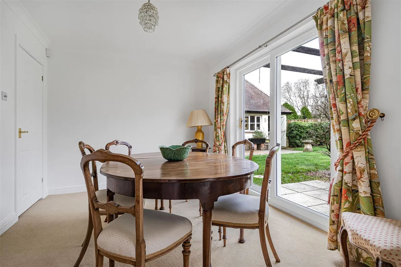 The Woodlands, Chesterton, photo 15