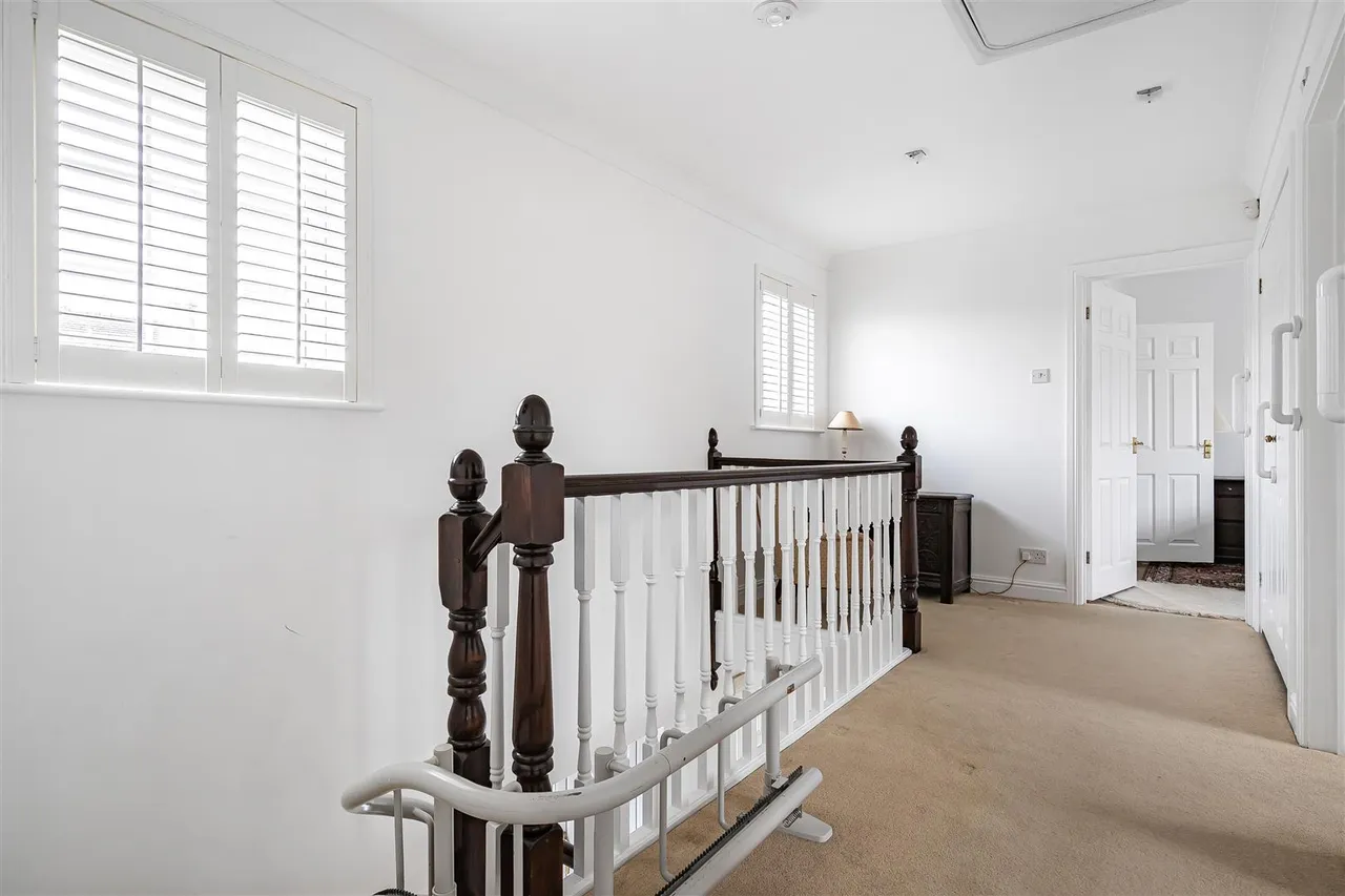 The Woodlands, Chesterton, photo 22