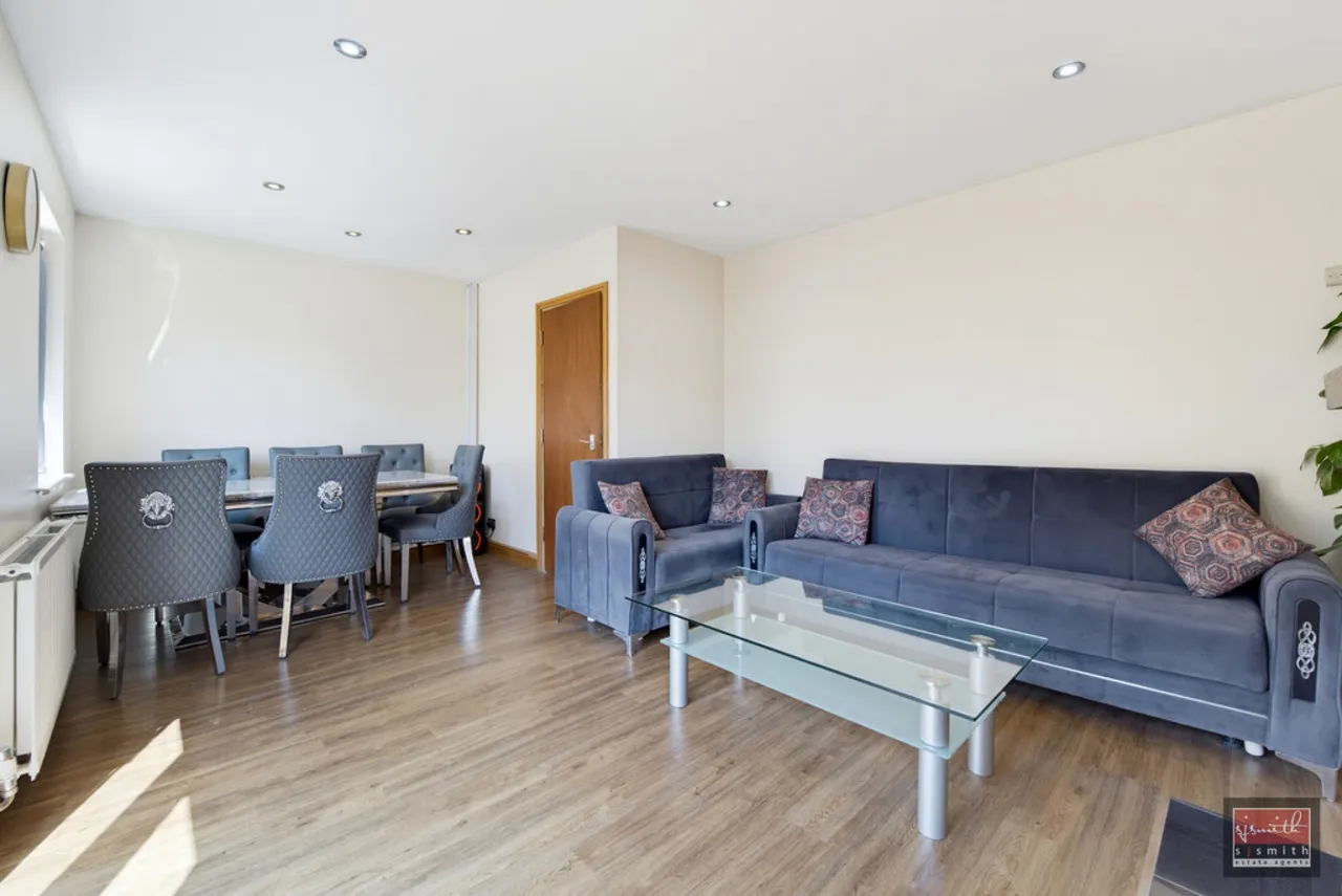 Gloucester Crescent, Staines-upon-Thames, TW18, photo 6