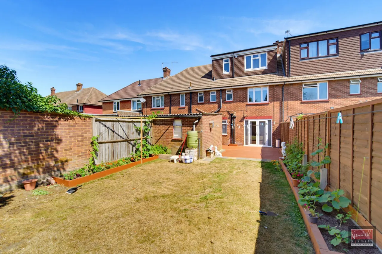 Gloucester Crescent, Staines-upon-Thames, TW18, photo 20