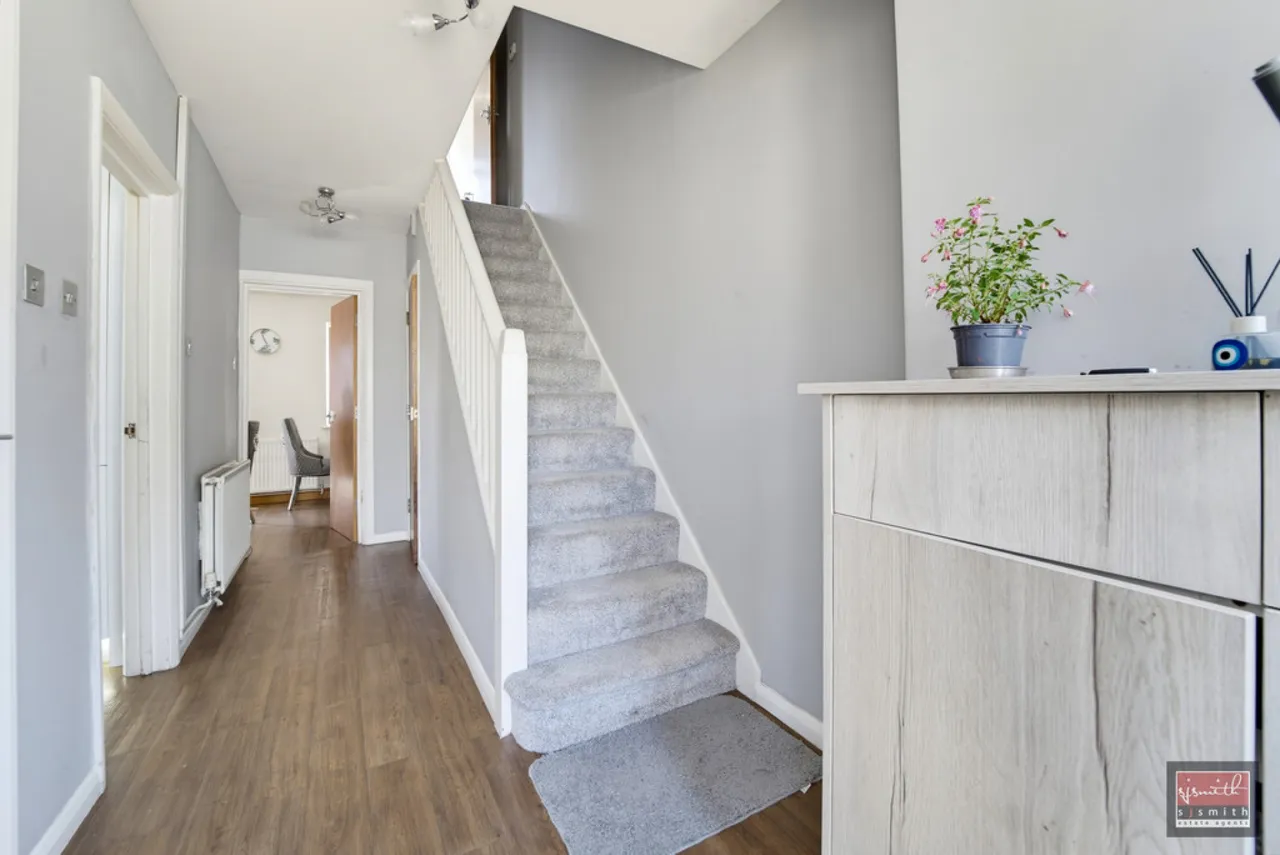 Gloucester Crescent, Staines-upon-Thames, TW18, photo 8