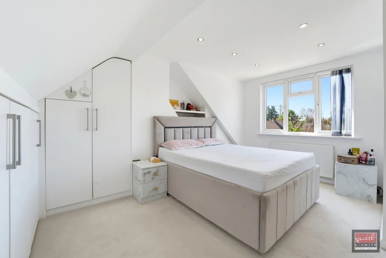 Gloucester Crescent, Staines-upon-Thames, TW18, photo 18
