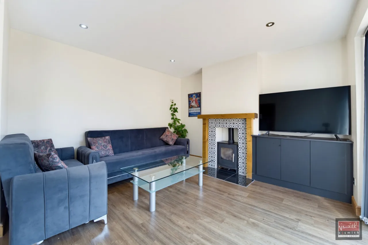 Gloucester Crescent, Staines-upon-Thames, TW18, photo 11