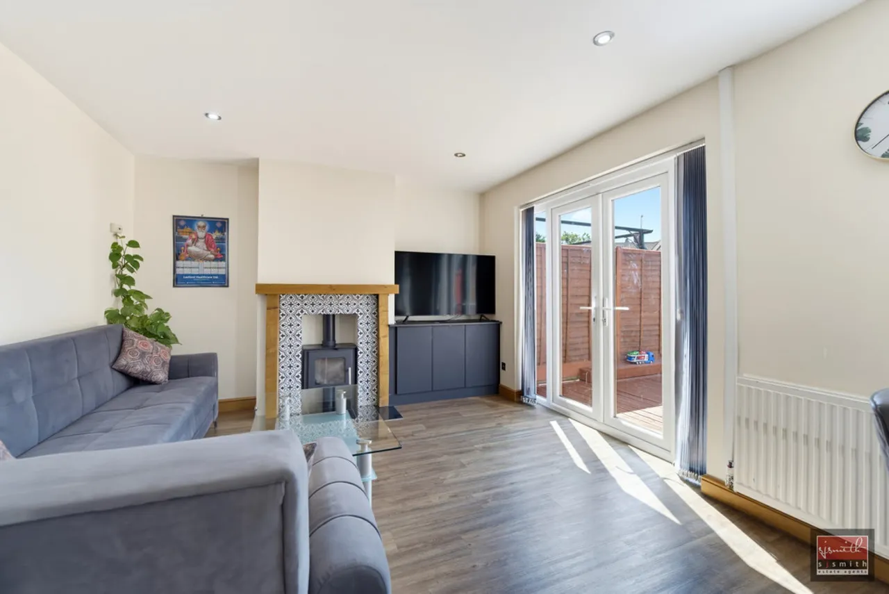 Gloucester Crescent, Staines-upon-Thames, TW18, photo 5