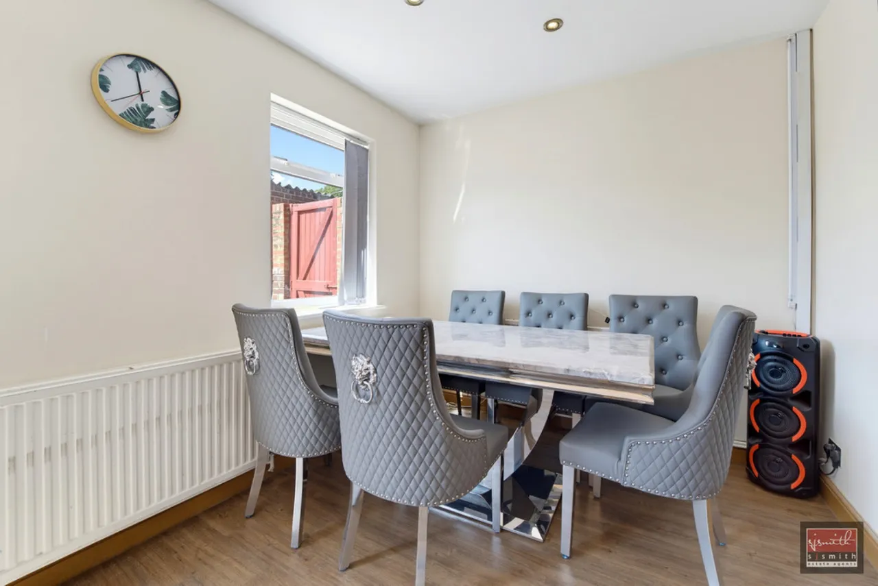 Gloucester Crescent, Staines-upon-Thames, TW18, photo 9
