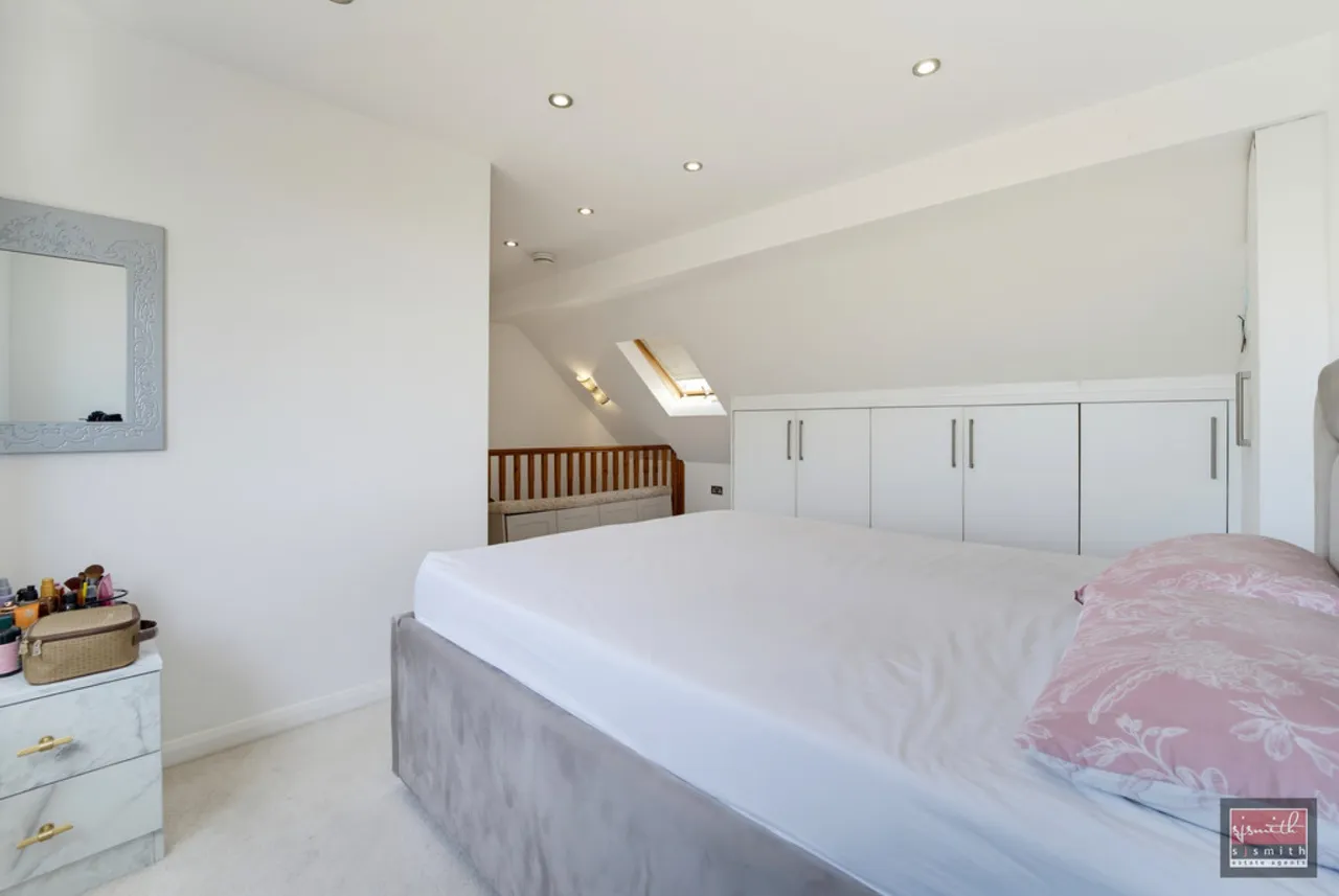Gloucester Crescent, Staines-upon-Thames, TW18, photo 13