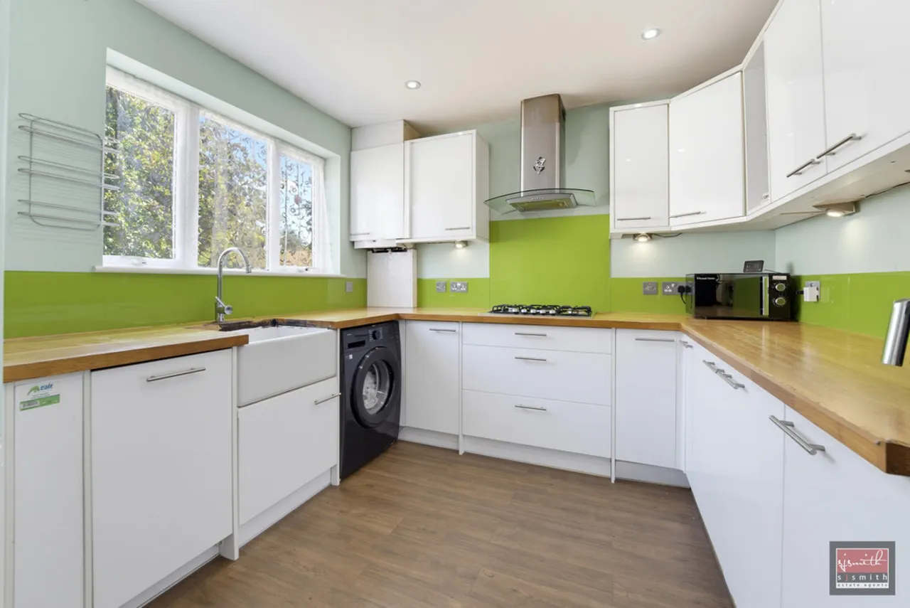 Gloucester Crescent, Staines-upon-Thames, TW18, photo 7