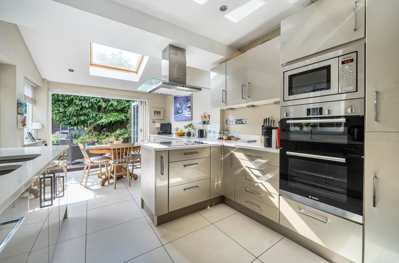 St. Pauls Road, Chichester, PO19, photo 3