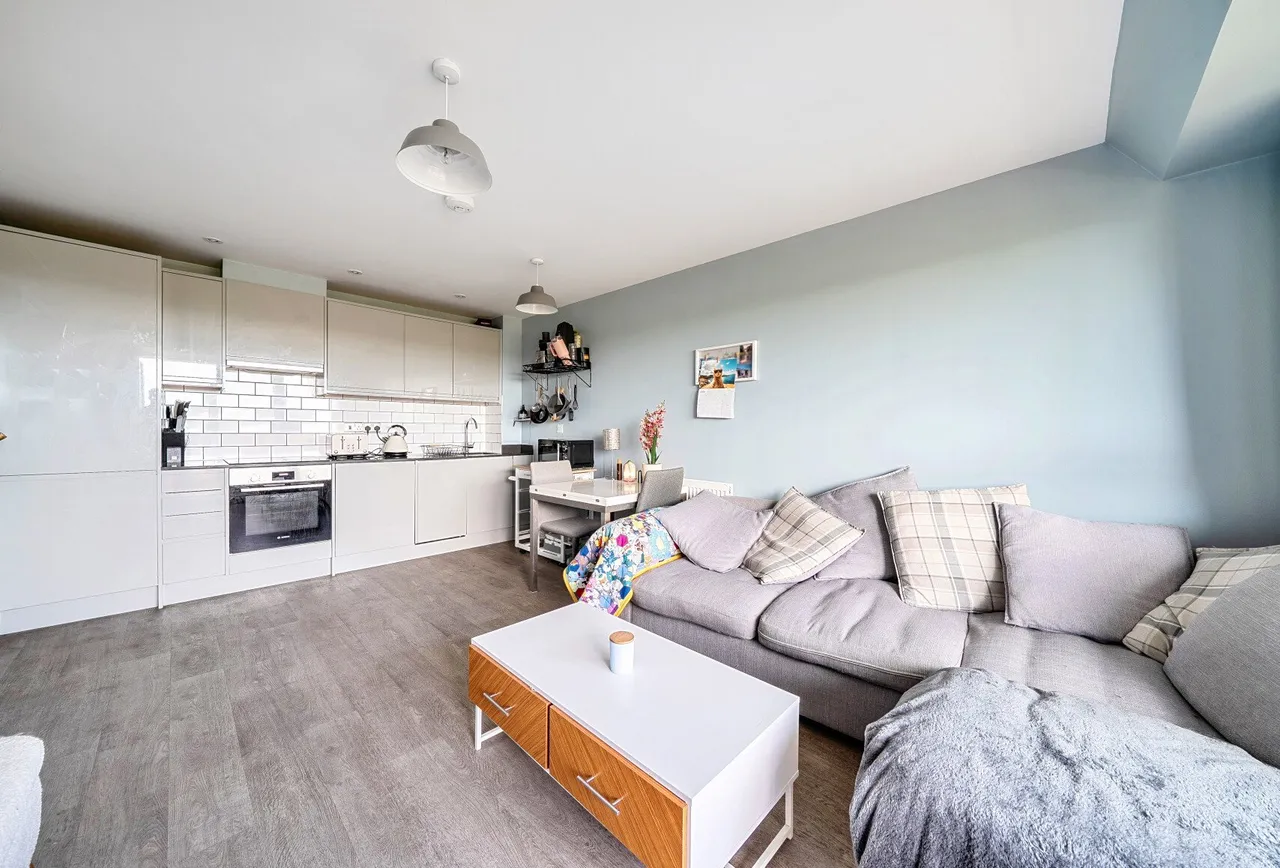 Mill Green Road, Mitcham, CR4 4FQ, photo 2