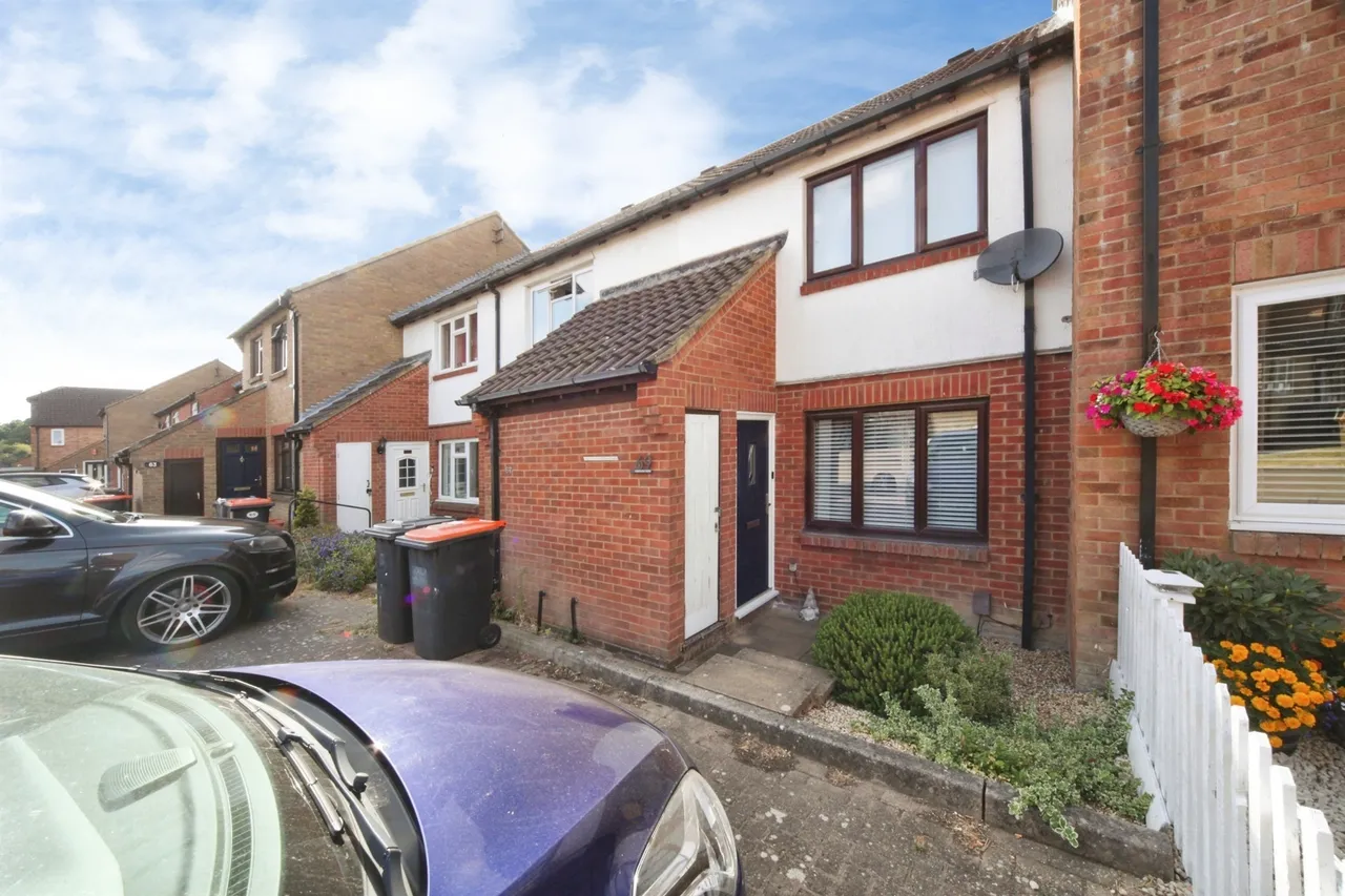 2 bed house for sale, Northview Road, Houghton Regis, LU5