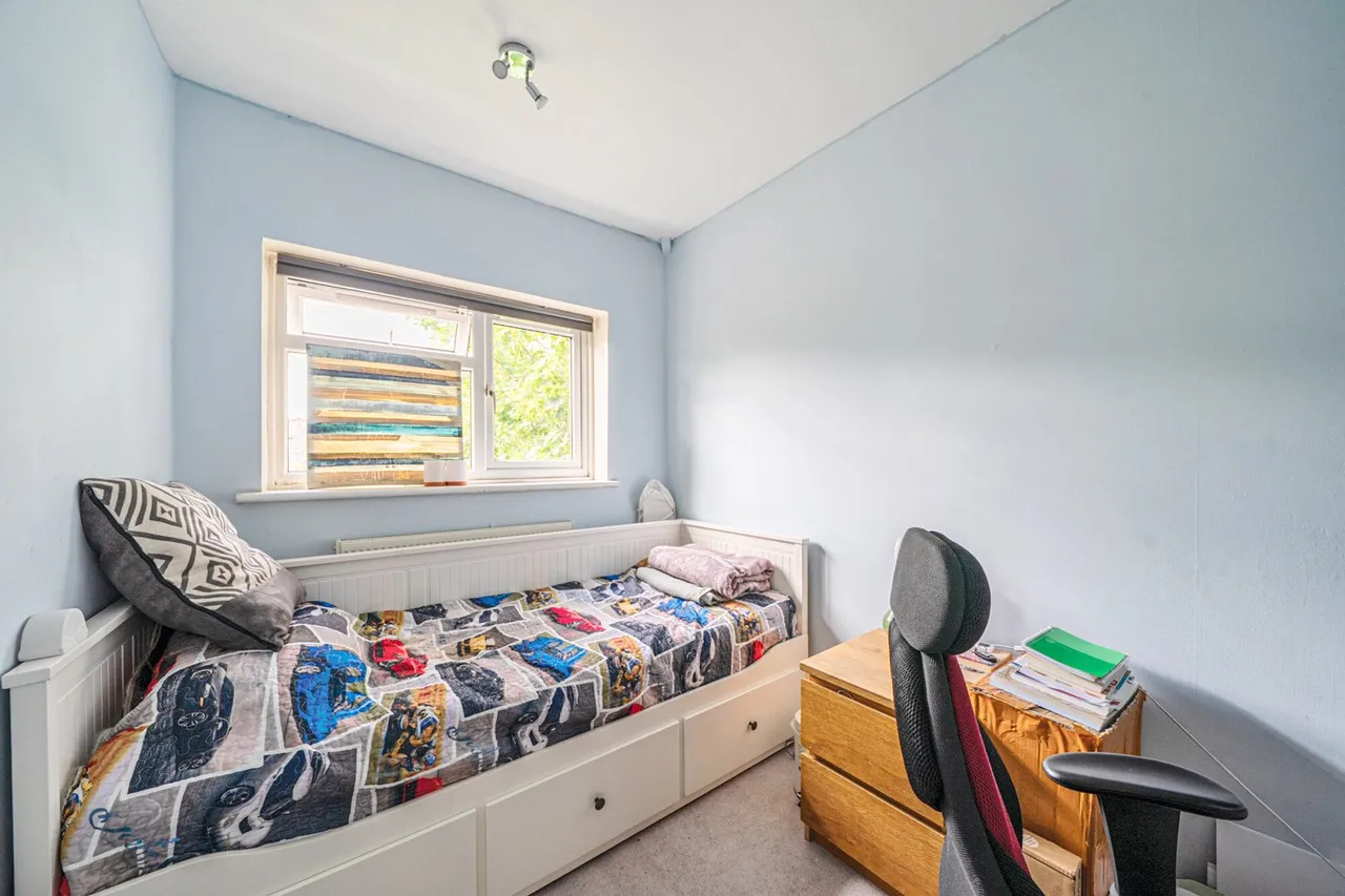 Middle Park Avenue, SE9, photo 9