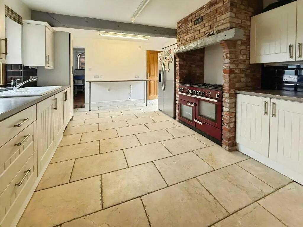 Crewe Road, Alsager, ST7, photo 2