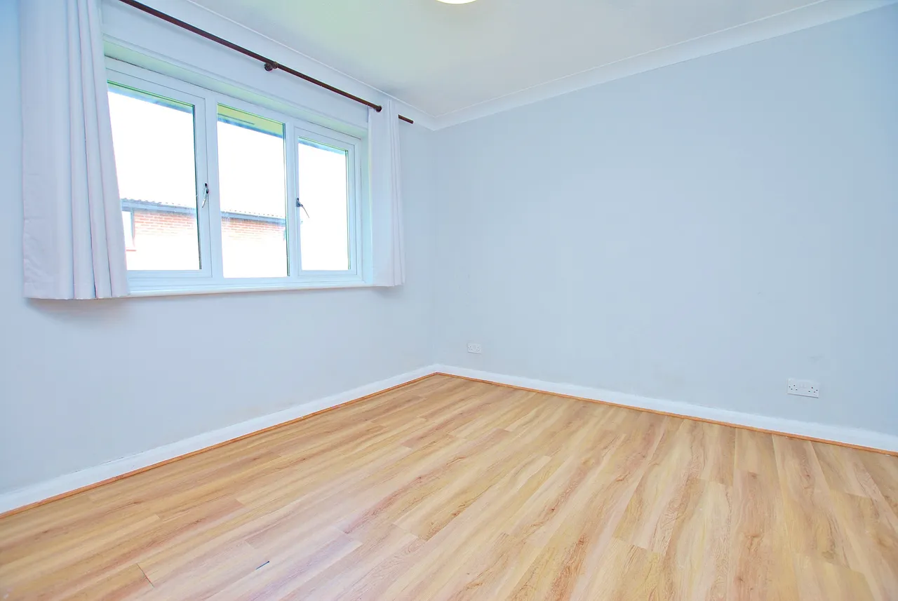 Belvedere Close, Guildford, GU2, photo 5