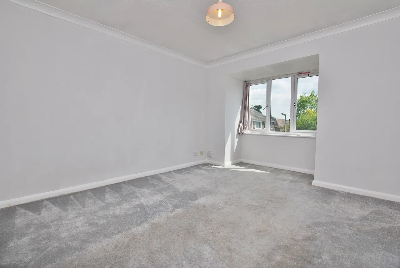 Belvedere Close, Guildford, GU2, photo 3