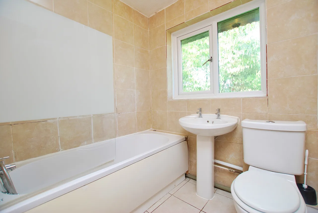 Belvedere Close, Guildford, GU2, photo 7