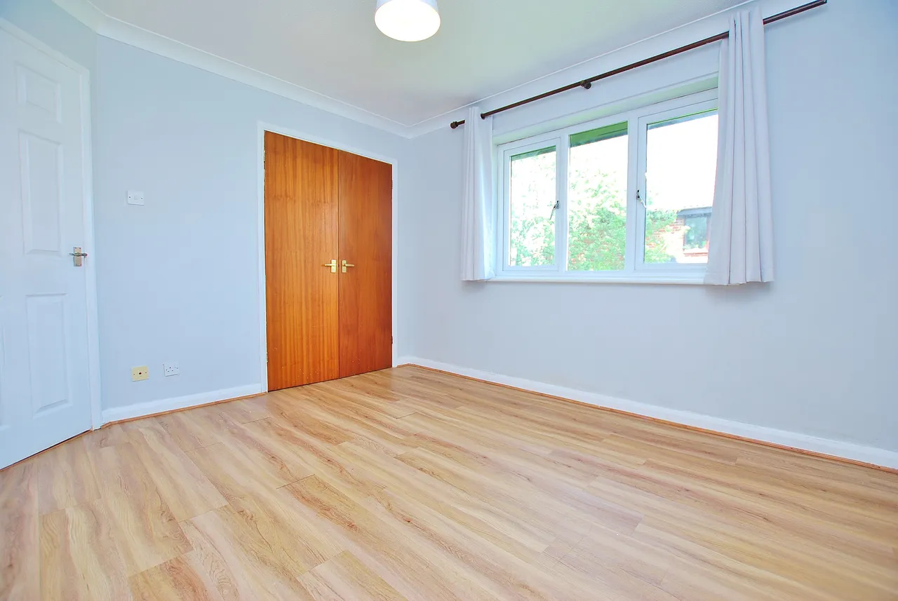 Belvedere Close, Guildford, GU2, photo 6