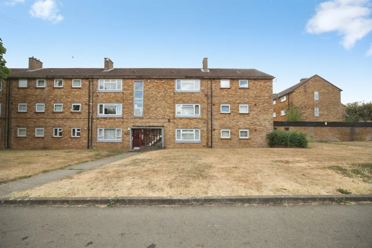 3 bed flat for sale, Whipperley Way, Luton, LU1