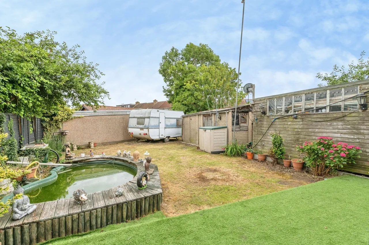 South Hall Drive, Rainham, RM13, photo 23