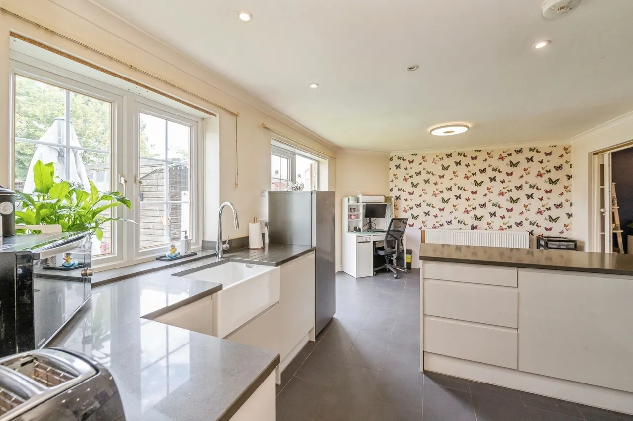 South Hall Drive, Rainham, RM13, photo 13