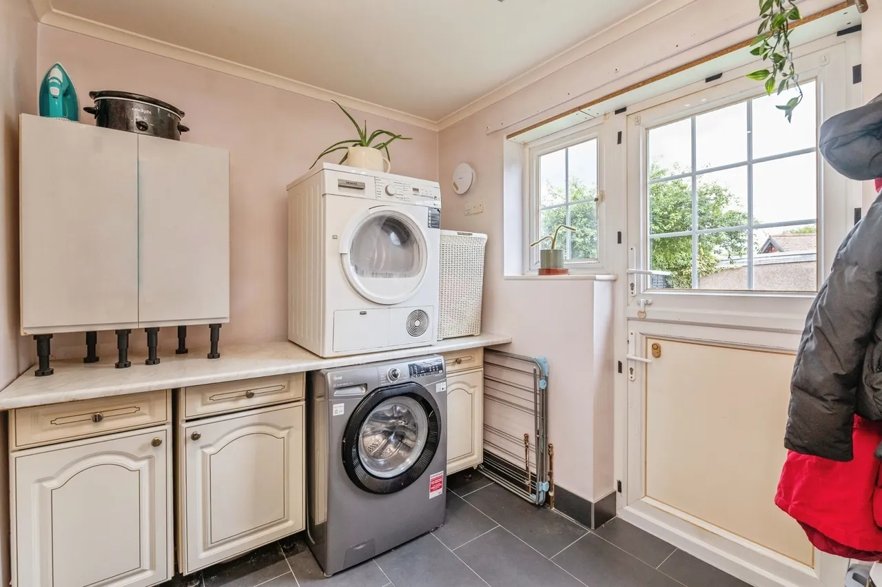South Hall Drive, Rainham, RM13, photo 8