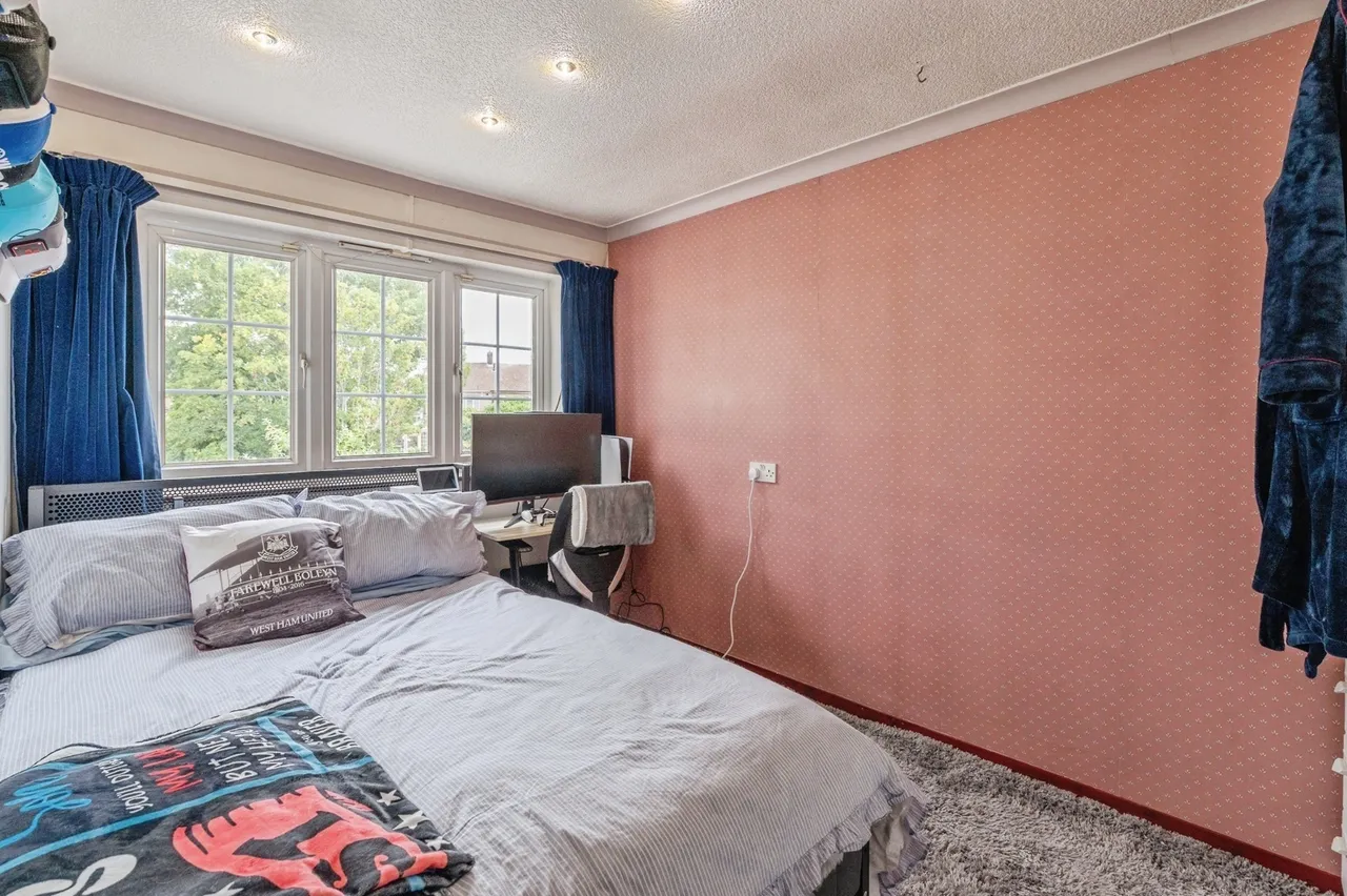 South Hall Drive, Rainham, RM13, photo 10