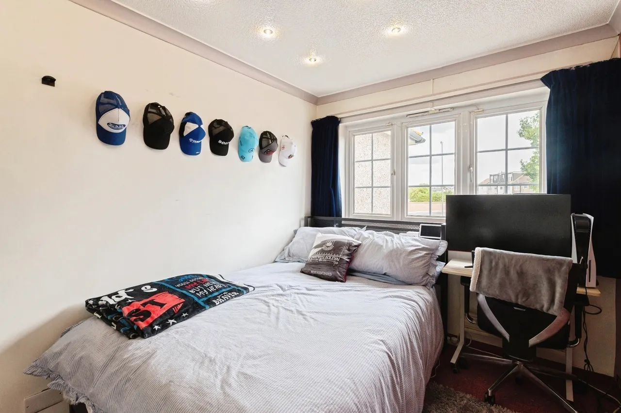 South Hall Drive, Rainham, RM13, photo 12