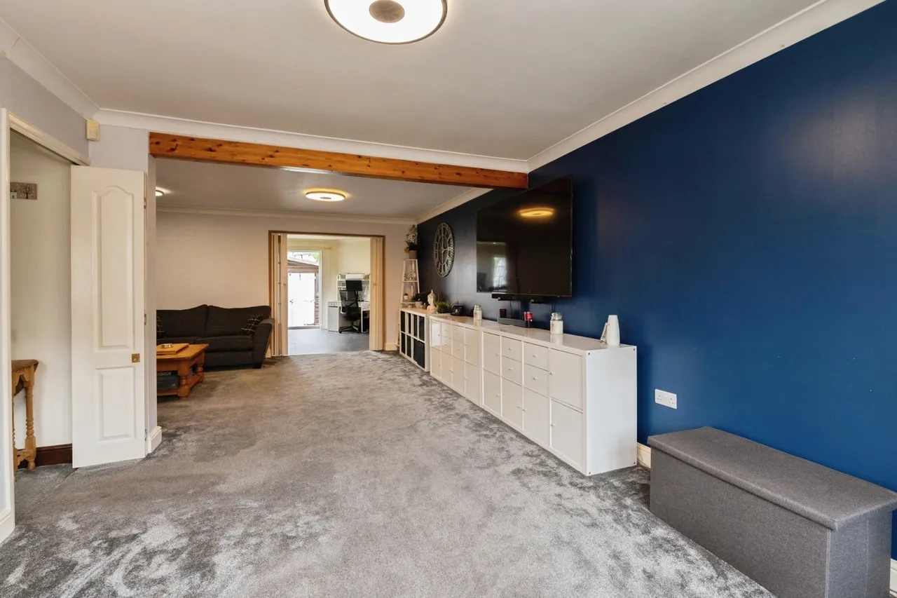 South Hall Drive, Rainham, RM13, photo 11