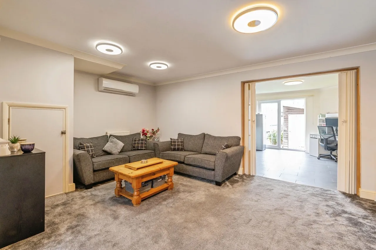 South Hall Drive, Rainham, RM13, photo 19