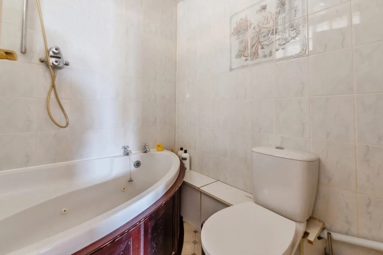 South Hall Drive, Rainham, RM13, photo 18
