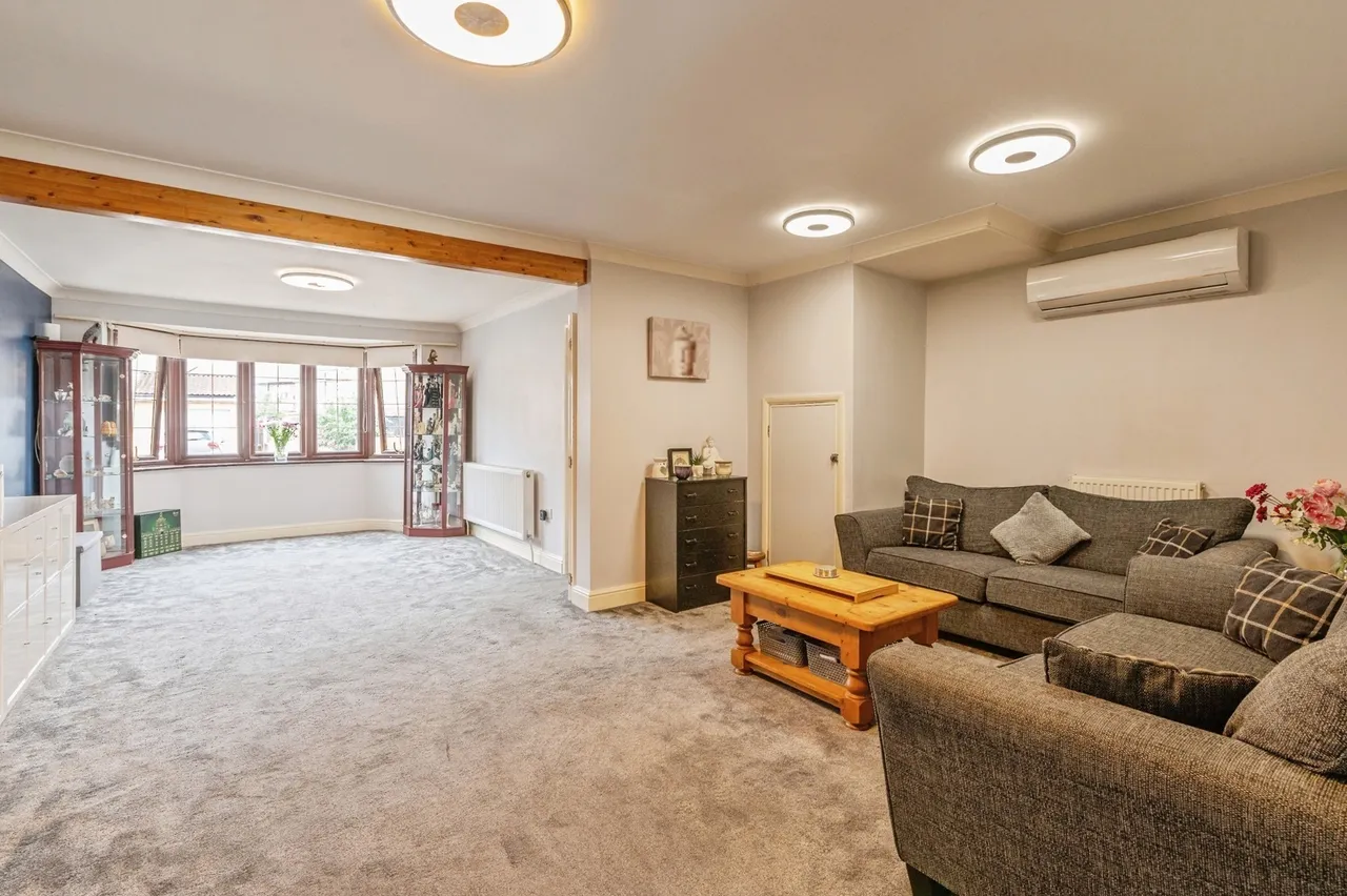 South Hall Drive, Rainham, RM13, photo 2
