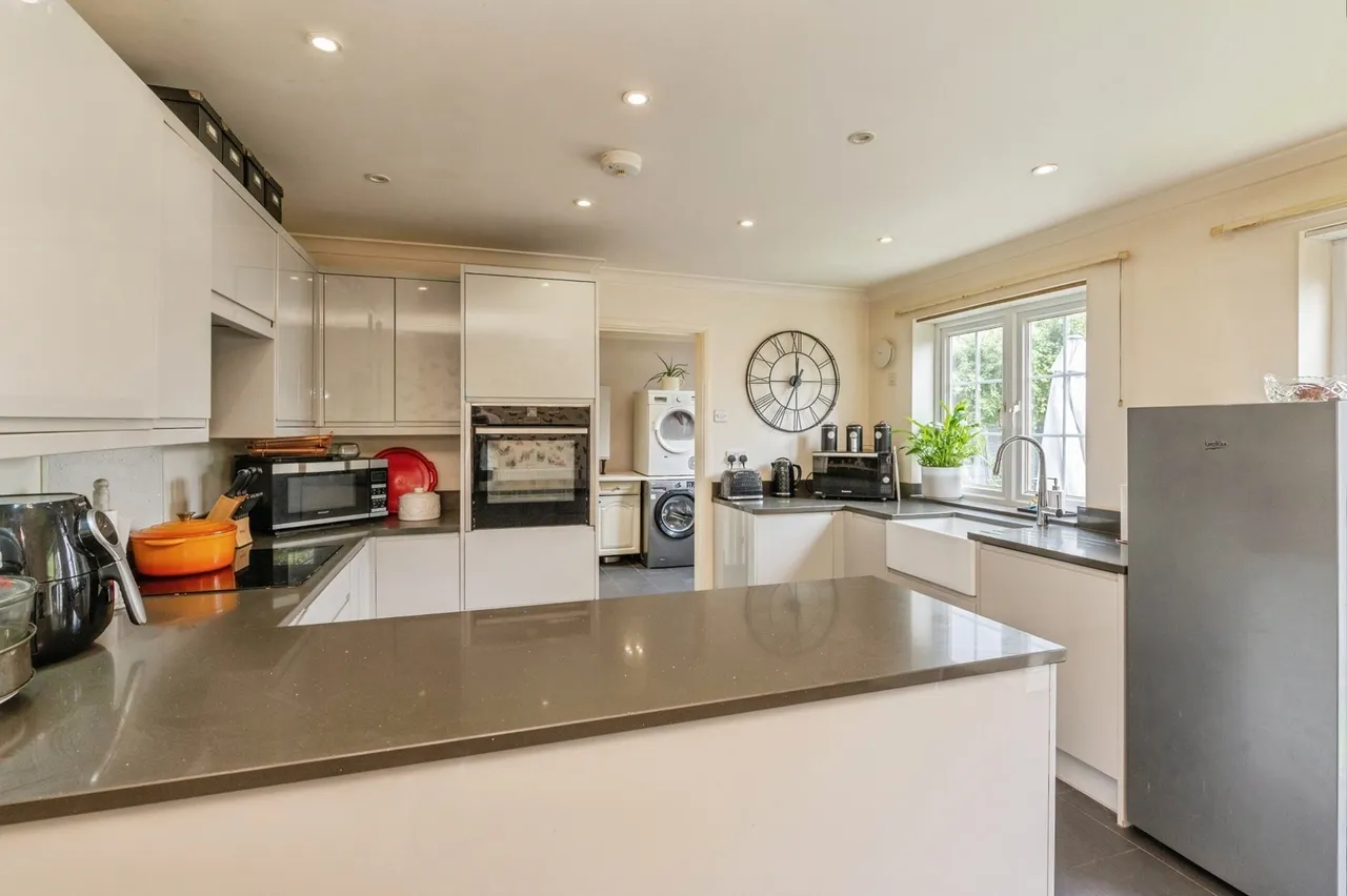 South Hall Drive, Rainham, RM13, photo 25