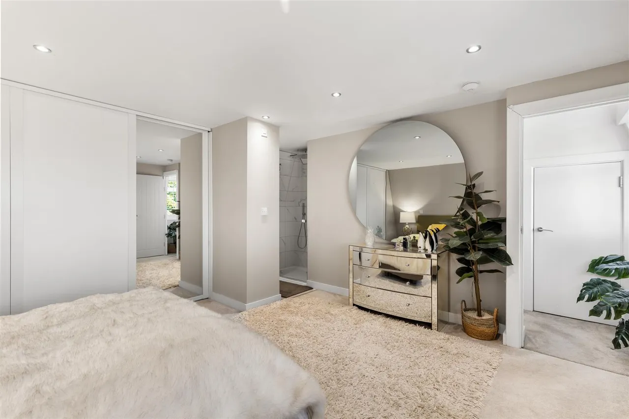 Main Street, Tiddington, CV37, photo 23