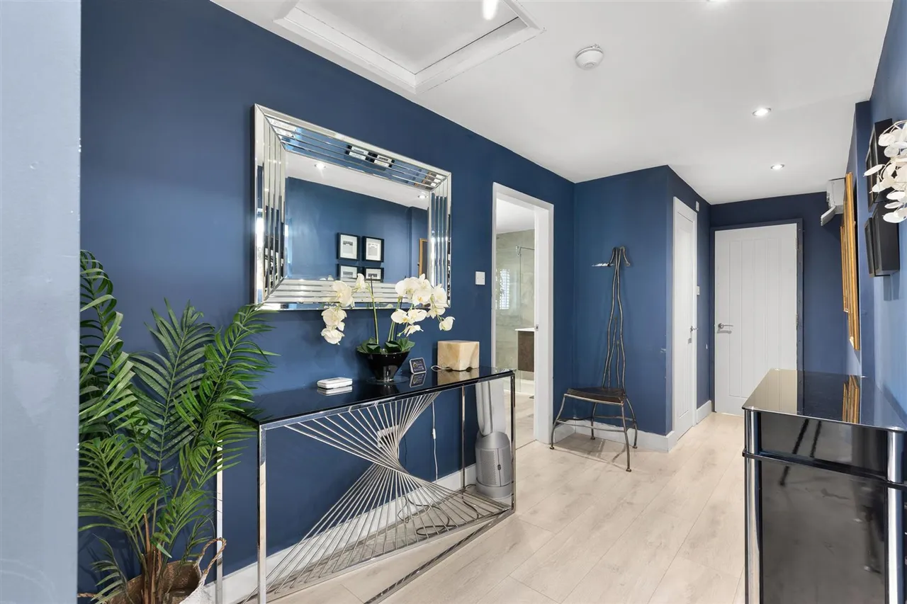 Main Street, Tiddington, CV37, photo 19