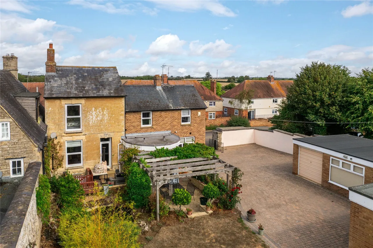 High Street, Potterspury, NN12, photo 26