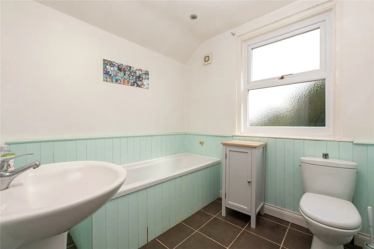 High Street, Potterspury, NN12, photo 12