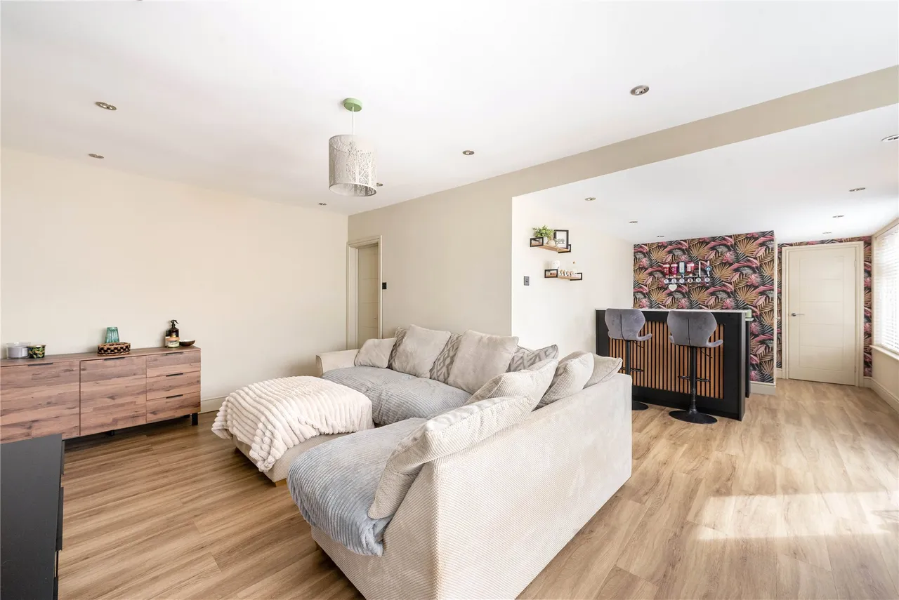 High Street, Potterspury, NN12, photo 16