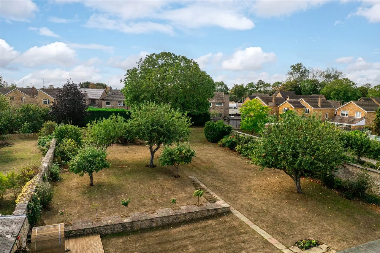 High Street, Potterspury, NN12, photo 5