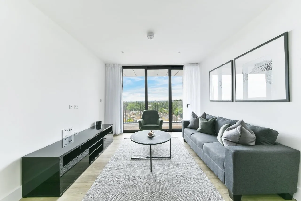 2 bed flat for sale — Epsom House, 2 Fairfield Avenue, Staines-upon-Thames, Greater London, TW18