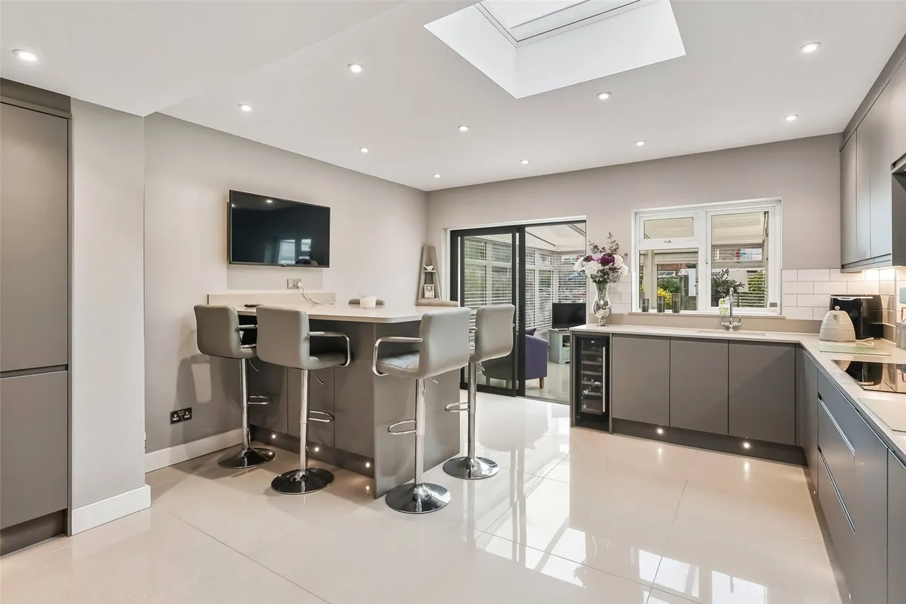 The Alders, Hanworth, TW13 6NX, photo 2
