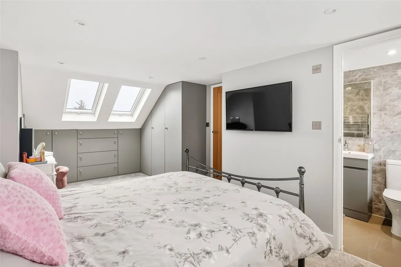 The Alders, Hanworth, TW13 6NX, photo 9
