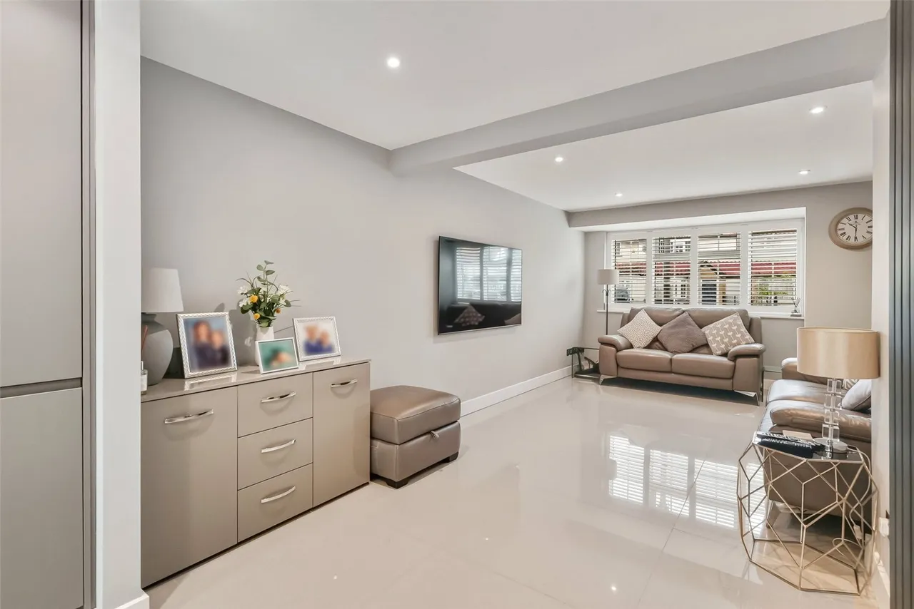 The Alders, Hanworth, TW13 6NX, photo 3