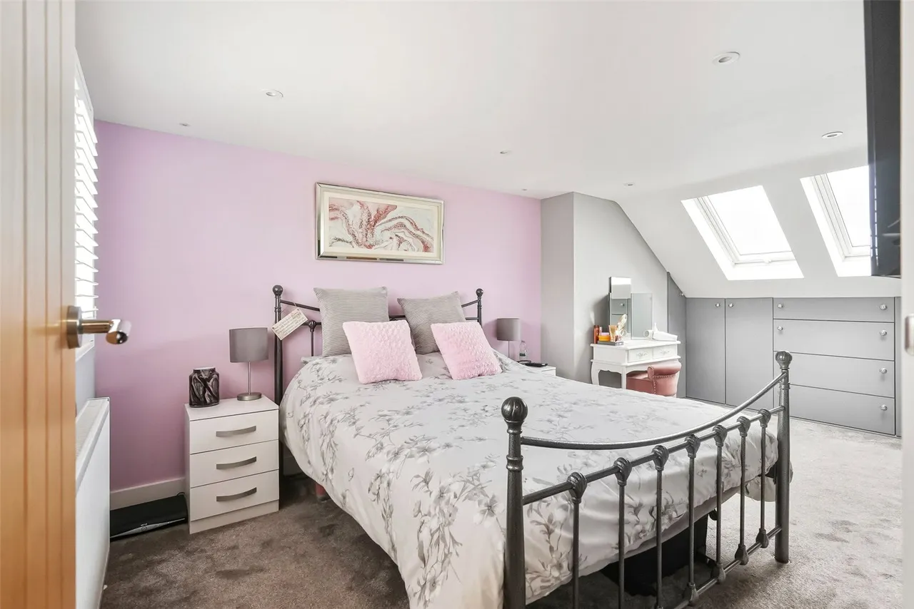 The Alders, Hanworth, TW13 6NX, photo 8