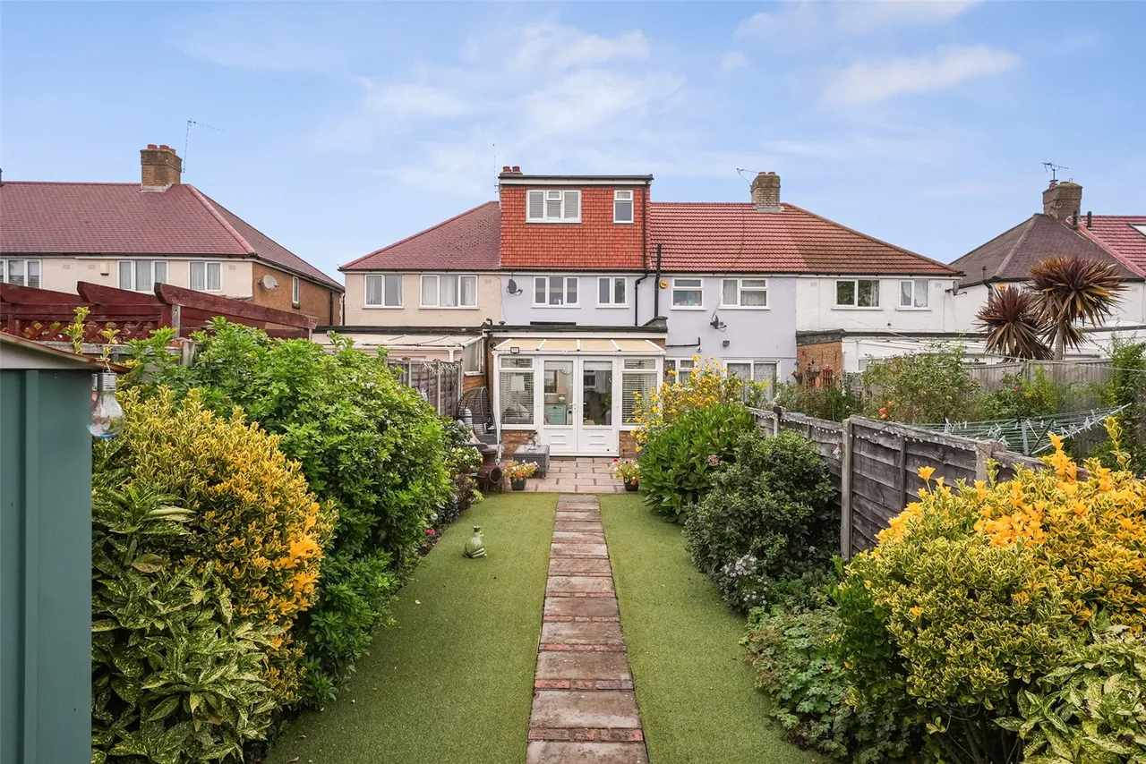 The Alders, Hanworth, TW13 6NX, photo 14