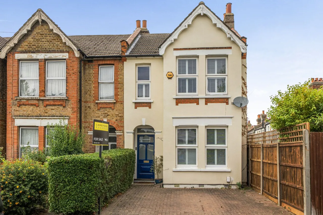 3 bed house for sale — Mackenzie Road, BR3